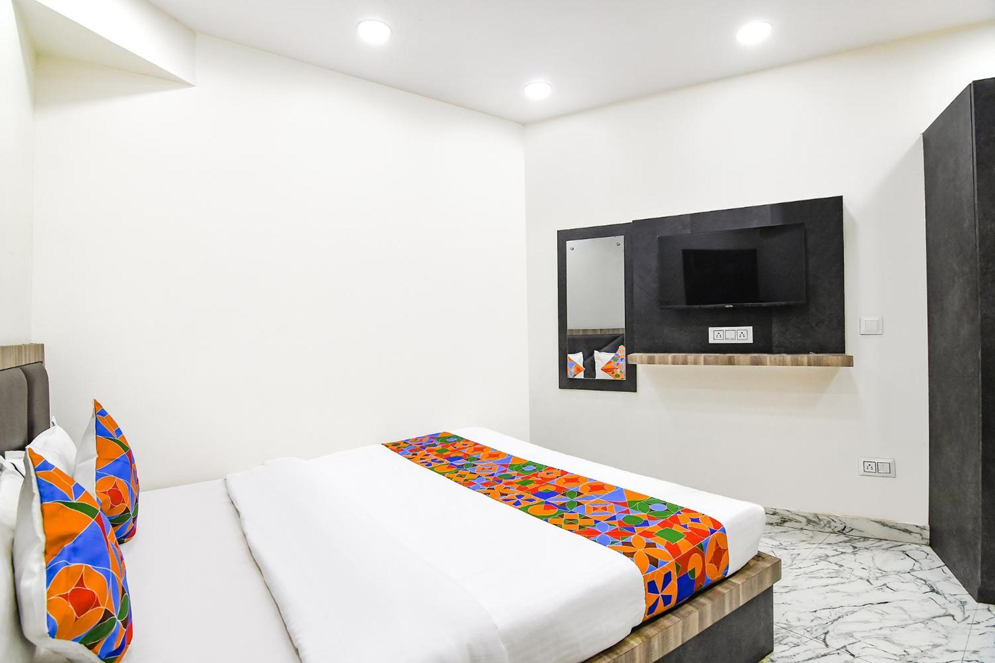 Fabexpress Sr Royale - Nr Sealdah Station Hotel Kolkata Exterior photo